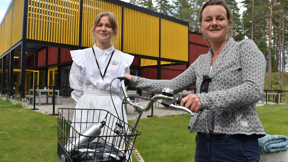 Katja Roselli, verksamhetschef Filmbyn och Carina Eldåker, delägare i turismsatsningen Cykla i filmlandskapet Småland gläds över att få visa upp Småland.