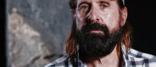 Peter Stormare gräver i runstensmysterium