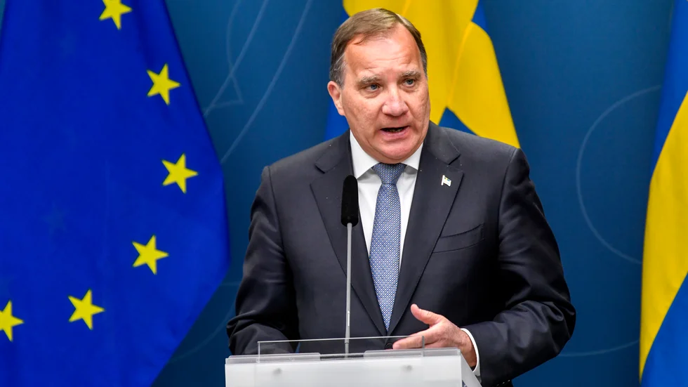”I olika intervjuer svär regeringen med Stefan Löfven i spetsen sig fria från ansvar inför det faktum att cirka 5000 människor hittills dött i sviterna av covid-19 i Sverige.