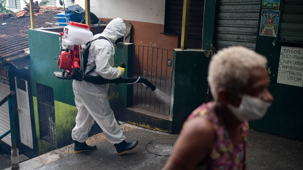 Desinficeringsarbete i Rio de Janeiro. Arkivbild.