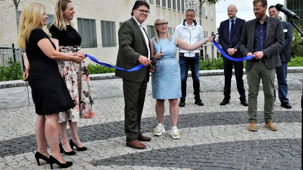 Sjukhusdirektör Eric Wahlberg och Malin Sjöberg Högrell (L), ordförande i sjukhusstyrelsen, klippte bandet vid invigningen.