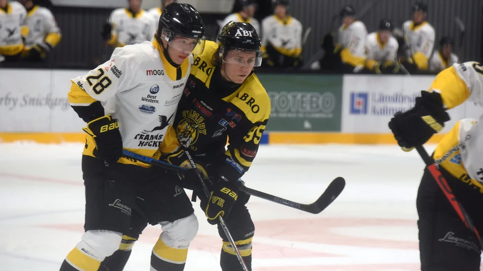 Oscar Gustafsson gjorde två av målen för Vimmerby när laget mötte Tranås senast för 3 år sedan. På torsdag spelar han för Tranås i derbyt mot Vimmerby.