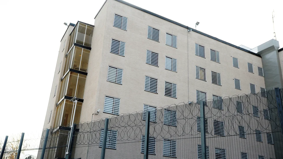 Misshandeln ska ha skett inne på anstalten i Västervik den 13 juli i år.