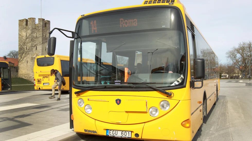 Bussarna är alltför skräpiga, menar Max.