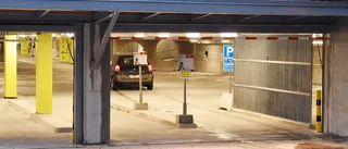 Kollektivtrafikens misslyckande: Parkeringshus i stan ersatte bussarna i glesbygden