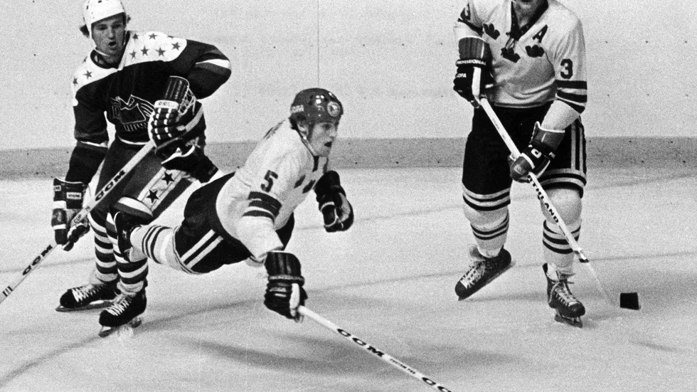 Börje Salming (5) i matchen mot USA under Canada Cup 1976. Tre Kronor vann matchen med 5-2.