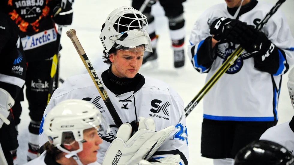 Clemensnäs Filip Wiklund inledde med seger i matchen mot Burträsk, men det räckte inte för att vinna helgens cup i Isbjörnen.