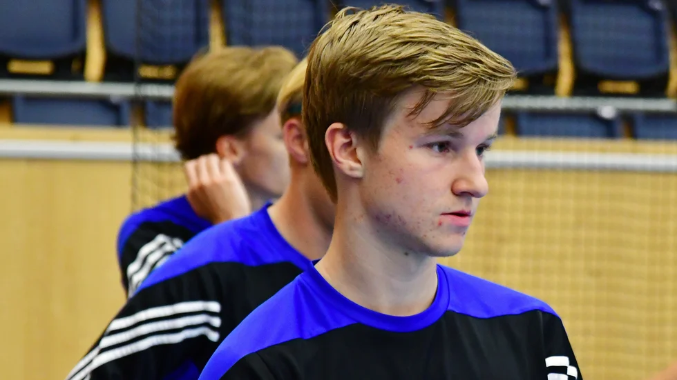 Mattias Jansson väljer att stanna i Hagunda och allsvenskan.