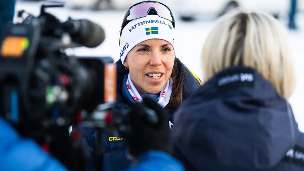 Charlotte Kalla förlänger sin karriär med minst en säsong till.