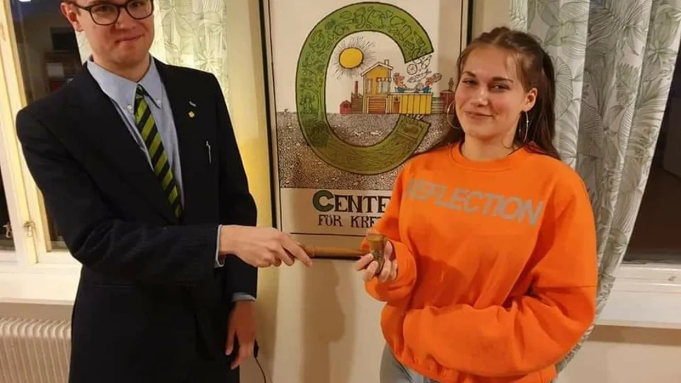 Cuf Gotlands förra ordförande Niklas Gahne tillsammans med Hilda Glansholm.
