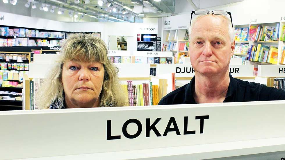 Åse och Lennart Julander stänger sin bokhandel i Gallerian, bland annat för att för få handlar lokalt.
- Det är svårt att driva bokhandlar i mindre städer, säger Lennart Julander.
