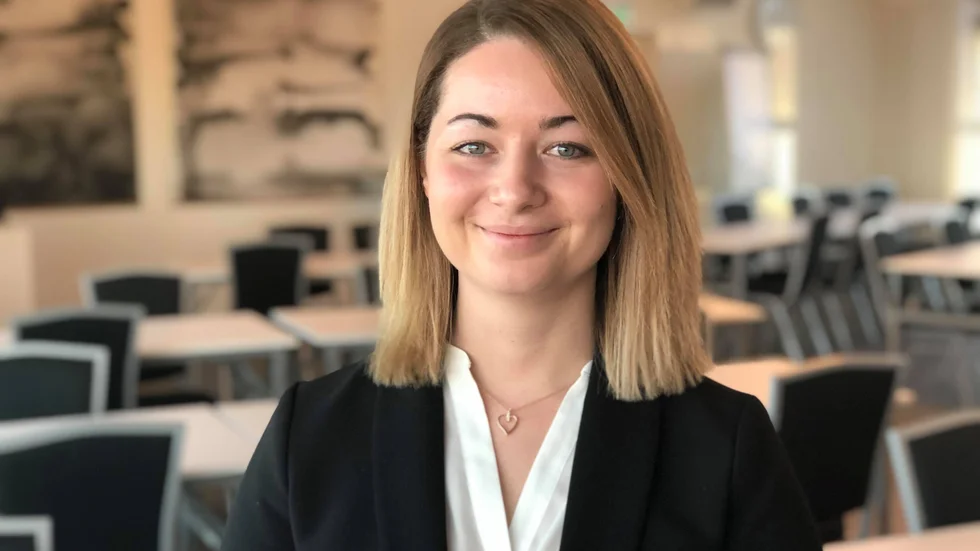 Johanna Wyckman (L) är regionråd med ansvar för hälso- och sjukvård. Hon anser att cheferna i vården får ta ansvar för att uppmana de medarbetare som inte vaccinerat sig än att göra det. 
