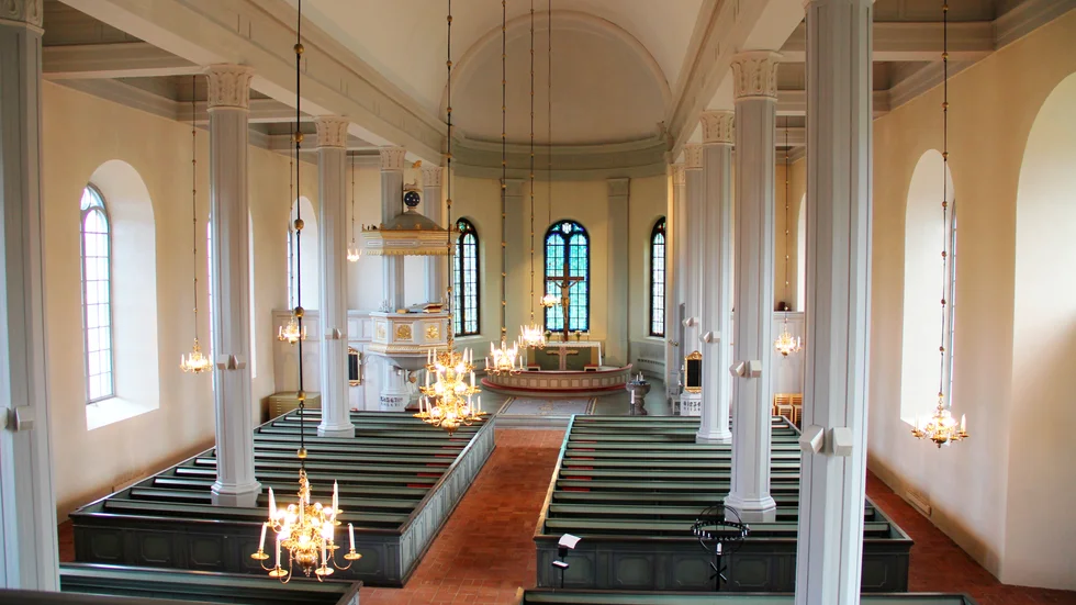 Svenska kyrkan i Tierp ställer om sin verksamhet under påsken. Gudstjänsterna blir verklighet - men till största delen digitalt. Ett av undantagen är påskdagens gudstjänst i Västlands ståtliga kyrka.