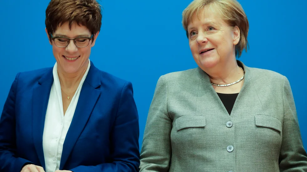 Tysklands förbundskansler Angela Merkel med Annegret Kramp-Karrenbauer. Arkivbild.