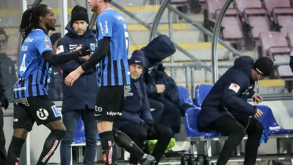 Spelare, ledare och personal i Sirius Fotboll  korttidspermitteras.