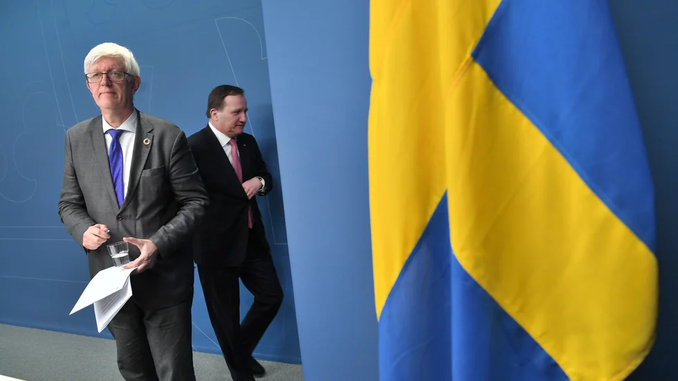 Johan Carlson, generaldirektör för Folkhälsomyndigheten och statsminister Stefan Löfven (S) i samband med en pressträff den 2 mars. Arkivbild.
