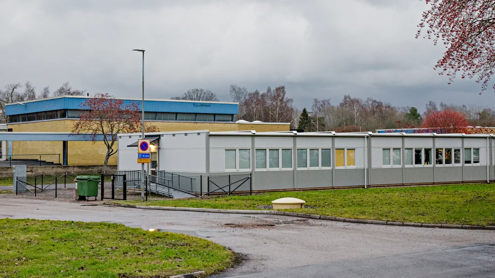 Att låta barnen gå i skolan i torftiga baracker skickar inga bra signaler för framtiden, menar Cecilia Lundholm Pålsson.
