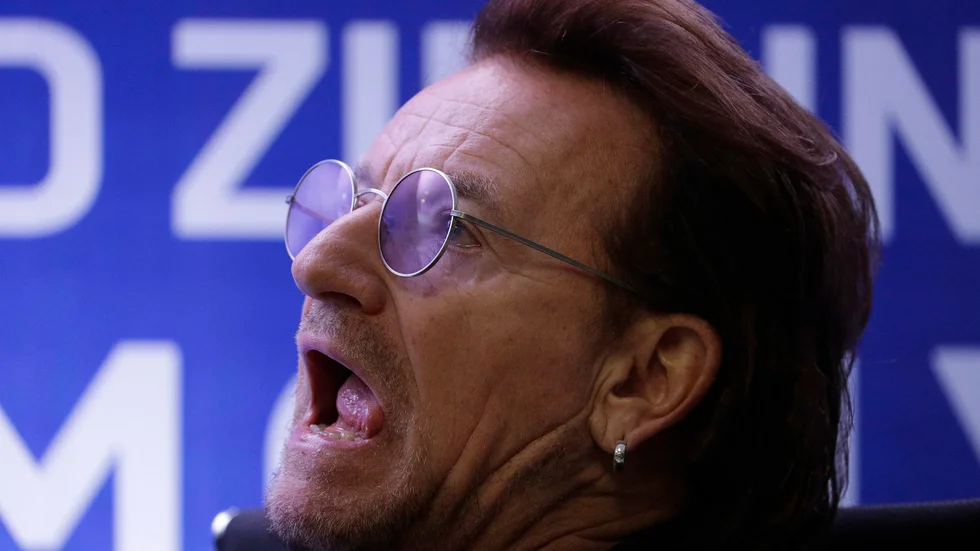 Bono tackar 60 artister som gjort låtar som räddat hans liv, och därigenom bidragit till att han hunnit fylla 60, enligt honom själv. Arkivbild.