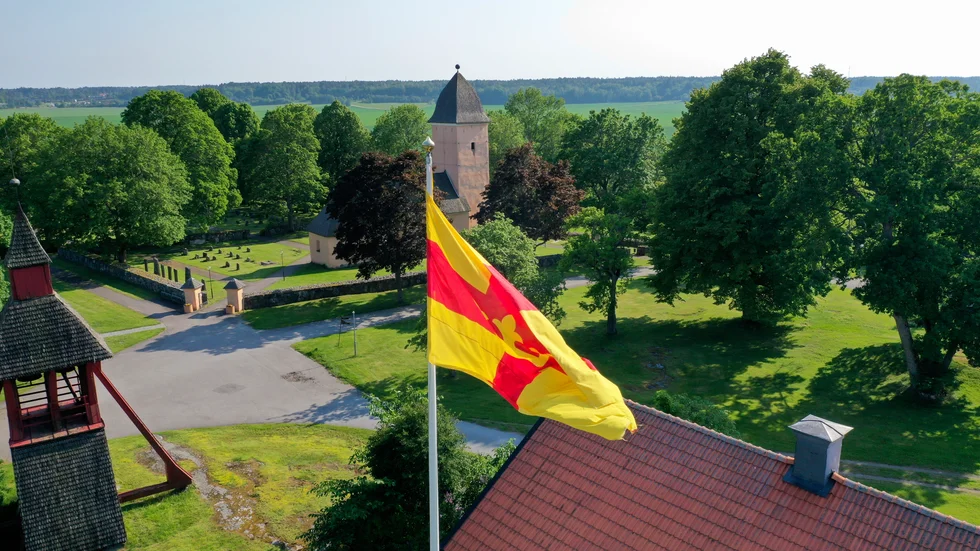 Kommunalarbetareförbundet kräver skadestånd på 225|000 kronor från en församling inom Svenska kyrkan.