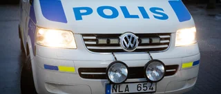 Person hoppade in taket på personbil