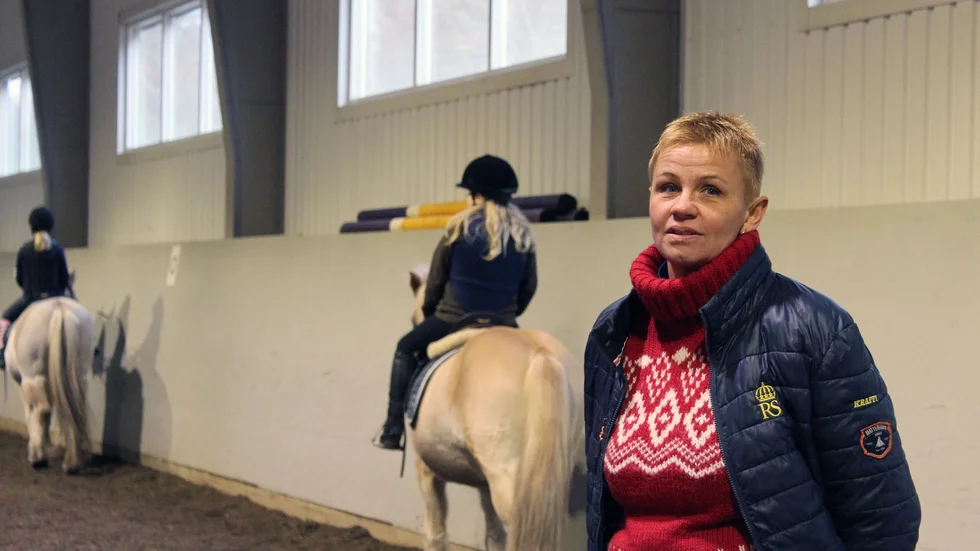 Malin Haller är ridskolechef i Överum, som får ett tillskott av elever från Åtvidabergs kommun i höst.