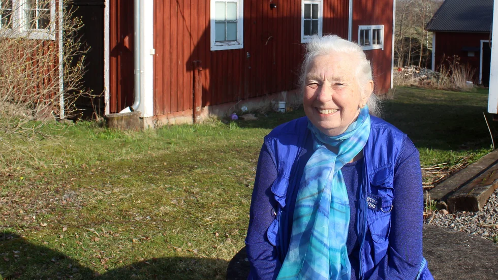 81-åriga Kerstin Naidu Sjöswärd tilldelas priset Årets eldsjäl. Växtkraft Kindas vd Andreea Bernicu var en av flera som delade ut priset under onsdagen.