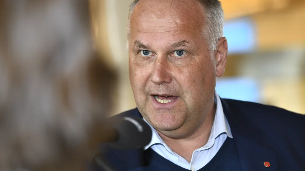 Törs Jonas Sjöstedt verkligen försöka fälla regeringen på grund av förändringarna i LAS?