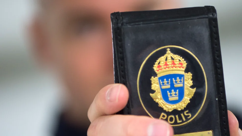 Den nu åtalade mannen misstänks för att ha utgett sig för at vara polis. På så sätt kunde han få äldre att tro att de riskerade bli utsatta för bedrägerier. Arkivbild,