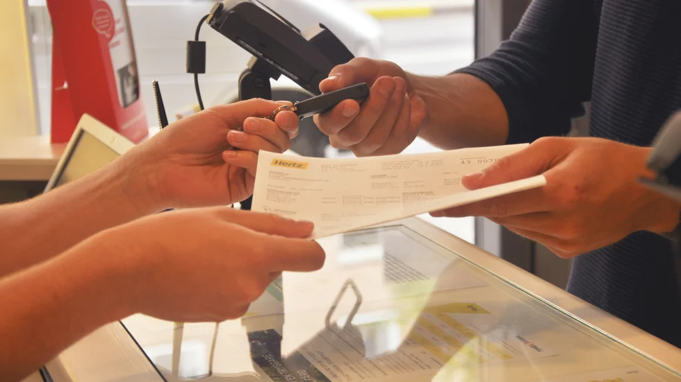 En stor förändring blir att Hertz Sales Center som funnits i Arvidsjaur sedan 1993 och kundtjänst samlas i Göteborg och de centrala administrativa funktionerna förblir i Stockholm.