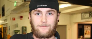 Johnson går vidare i hockeykarriären