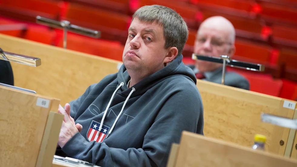 Per Göransson (SD) tycker att personalen på Ivak bör känna till att de inte tillhör priogrupp 1. ”Är det någon som lurat personalen att det är okej så bär de det största ansvaret", säger han.