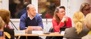 Vi moderater lovar att hålla hårt i pengarna