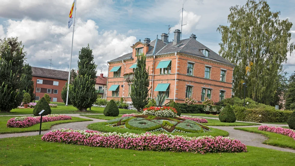Enligt beslut från länsstyrelsen ska Katrineholm ta emot 11 flyktingar. ELVA! Det är inte många, ändå protesterar ledningen, skirver insändarskribenten.