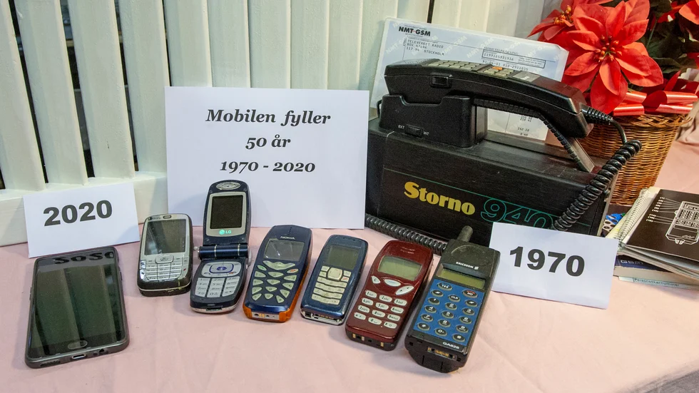 Mobiltelefonen utveckling försöker skribenten hänga med i.