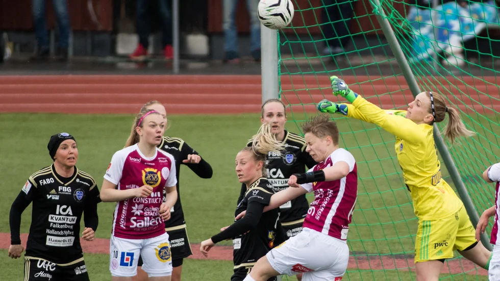 Alla spelare kommer till start mot Bollstanäs. 