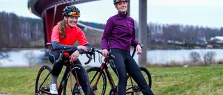 Rövardöttrar med målet att visa cykelglädje