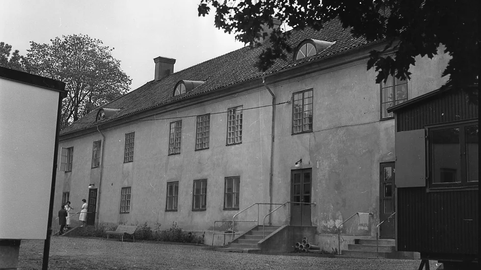 Mannen stal lotter för nästan sjuttiotusen belopp. Nu åtalas han för stöld. 
