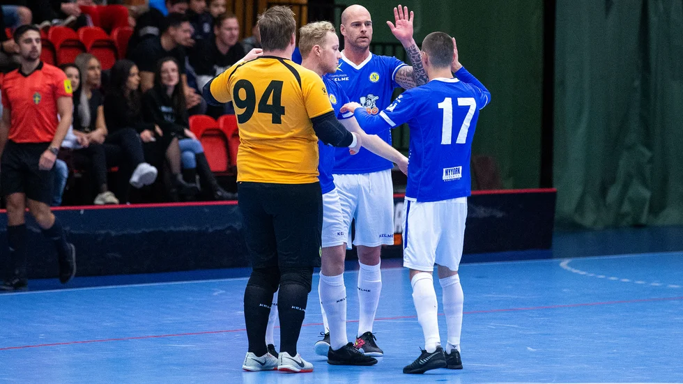 Johan Roxström satte två mål för NFK men det räckte inte.