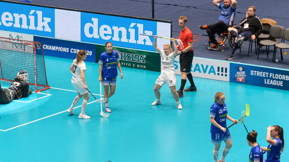 Segerdansen inledd. Jenna Taivaloja firar ett av sina tre mål i Champions cup-finalen.
