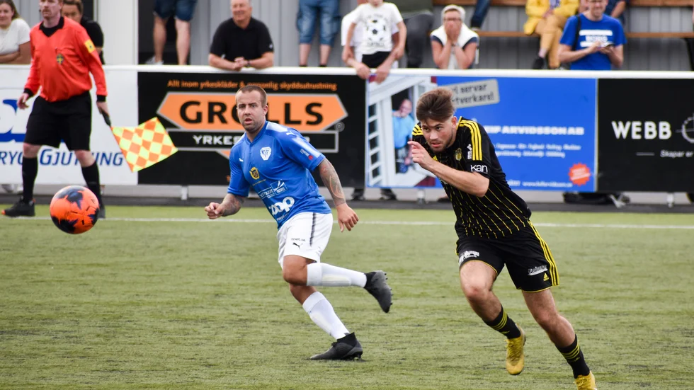 Simon Sandholm är på väg bort från Vimmerby IF. 