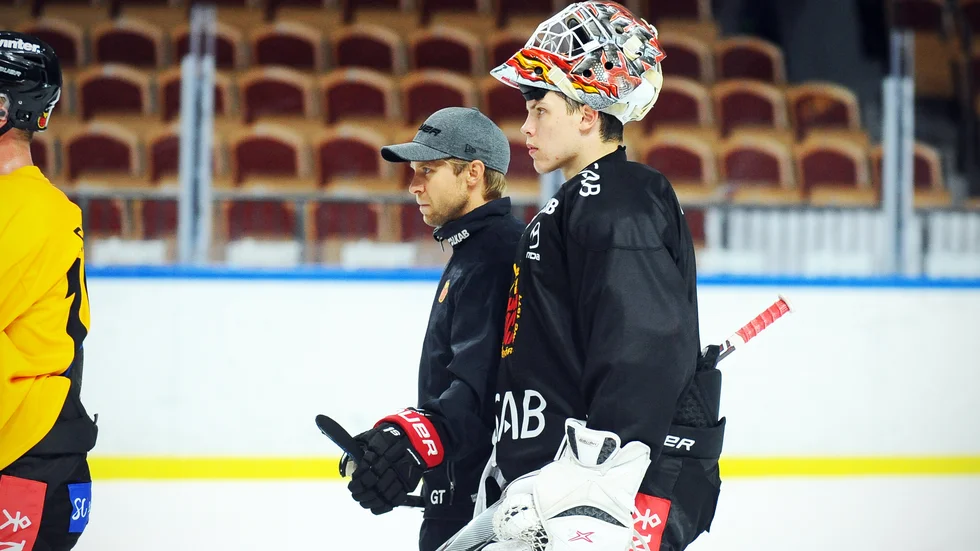 "Jag förstår vad det är jag behöver jobba på för att bli en målvakt på SHL-nivå, och kommer se till att jag är redo ifall jag blir uppkallad", säger Jesper Wallstedt.