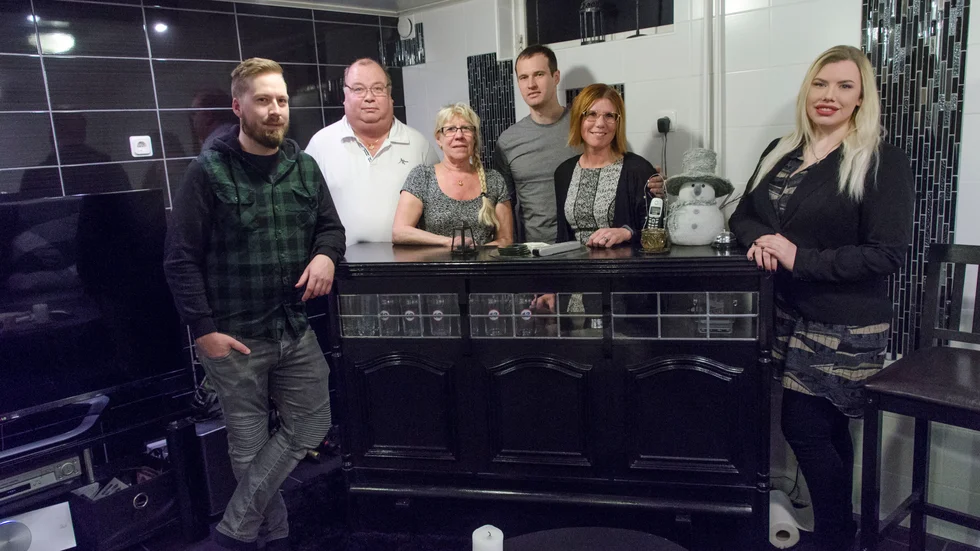 Tommy Moberg, Ingemar Moberg, Leila Moberg, Andreas Lundström, Jaana Moberg och Katarina Moberg är familjen som lyckas pricka rätt.