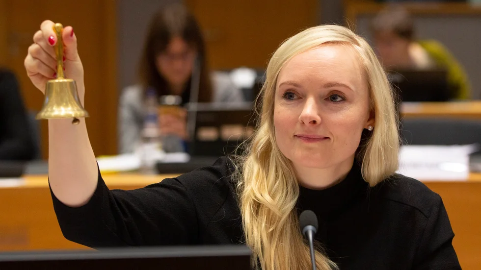Klockan klämtar för Sverige – ännu släpper Finland inte på resestoppet hit hälsar inrikesminister Maria Ohisalo. Arkivbild.