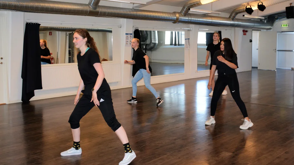 Ledare Sara Begu, med Tuva Eriksson, Nora Ekberg och Wilda Sigesbo