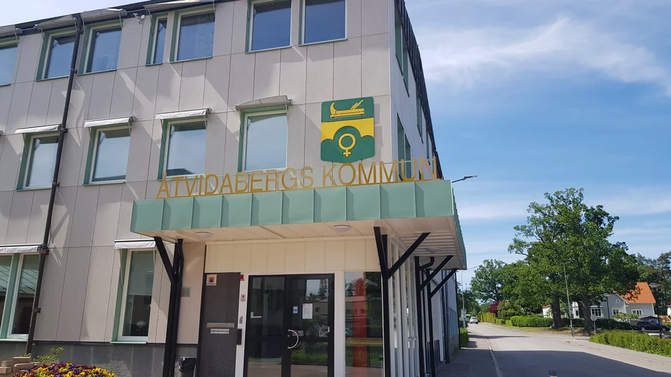 Åtvidabergs kommun inför eldningsförbud från kl 16 på onsdagen. 