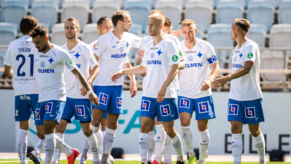 Christoffer Nyman, med kaptensbindeln, gjorde första målet.