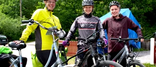 Saga, Malin och Elvira på 37-milaresa längs kusten  
