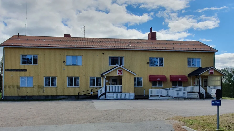 Prognosen för tömningen av gamla Nomadskolan är uppsjuten på framtiden. Hyresgästen ABF är frågande till varför de inte har fått mer information. 