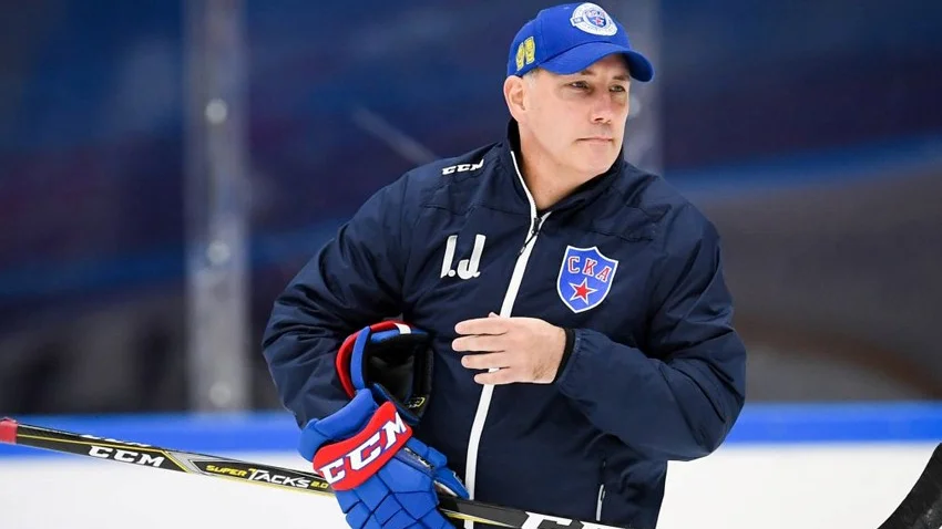 Skellefteås tidigare sportchef Lars Johansson har förlängt kontraktet med SKA St Petersburg och ryska landslaget två år ytterligare.