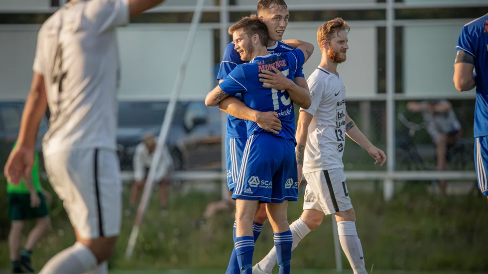 Marcus Fahlgren-Hällström och Hampus Hedqvist gjorde en suverän säsong tillsammans med övriga i Storfors AIK. Nu väntar tvåan nästa år för SAIK!